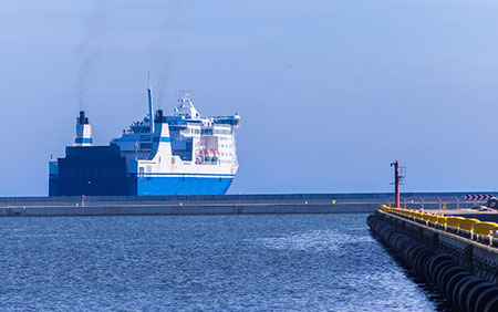 Catania Fähre Hafen und Marina bei Sonnenaufgang